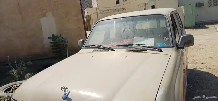 سياره جيب صالون 93 مجدد غير مفحوص شرط مكينه محركاته يحتاج ب 1