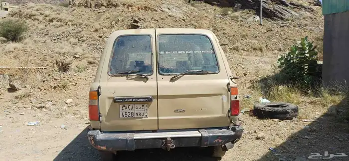 سياره جيب صالون 93 مجدد غير مفحوص شرط مكينه محركاته يحتاج ب 2