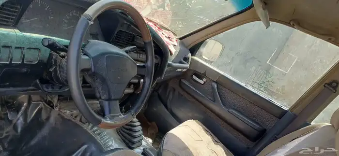 سياره جيب صالون 93 مجدد غير مفحوص شرط مكينه محركاته يحتاج ب 4