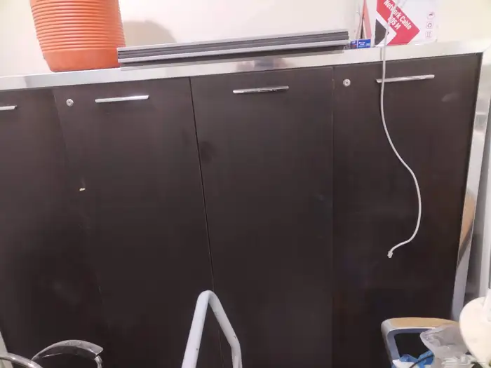 مكتب نظيف شبه جديد علي السوم 1