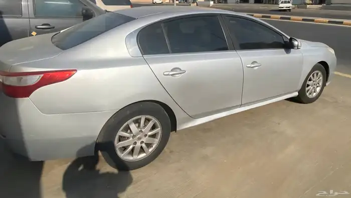 سيارة رينو 2012 3