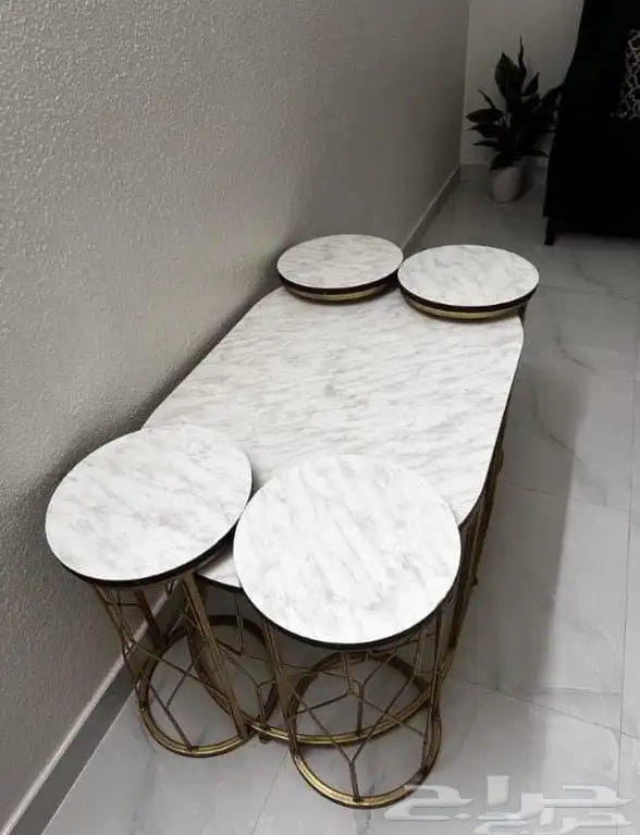 طاولات للبيع اربع خدمه ووحده كبيره البيع علئ السوم 0