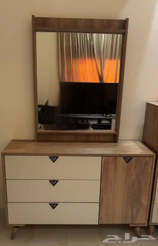 للبيع غرفة نوم خشب ماليزي شبه جديدة 1