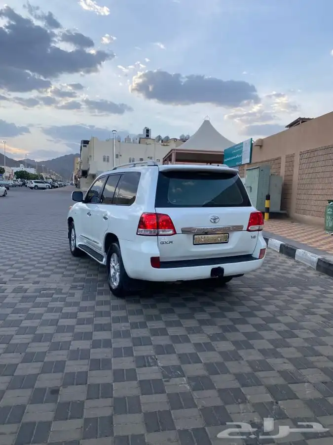 جيب صالون لاندكروزر موديل 2008 مرهم GXR 2015 3