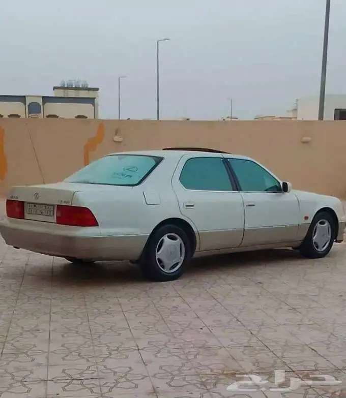 السلام عليكم اعرض لكم لكزس LS400 موديل 97 ممشى 830 سعودي 2