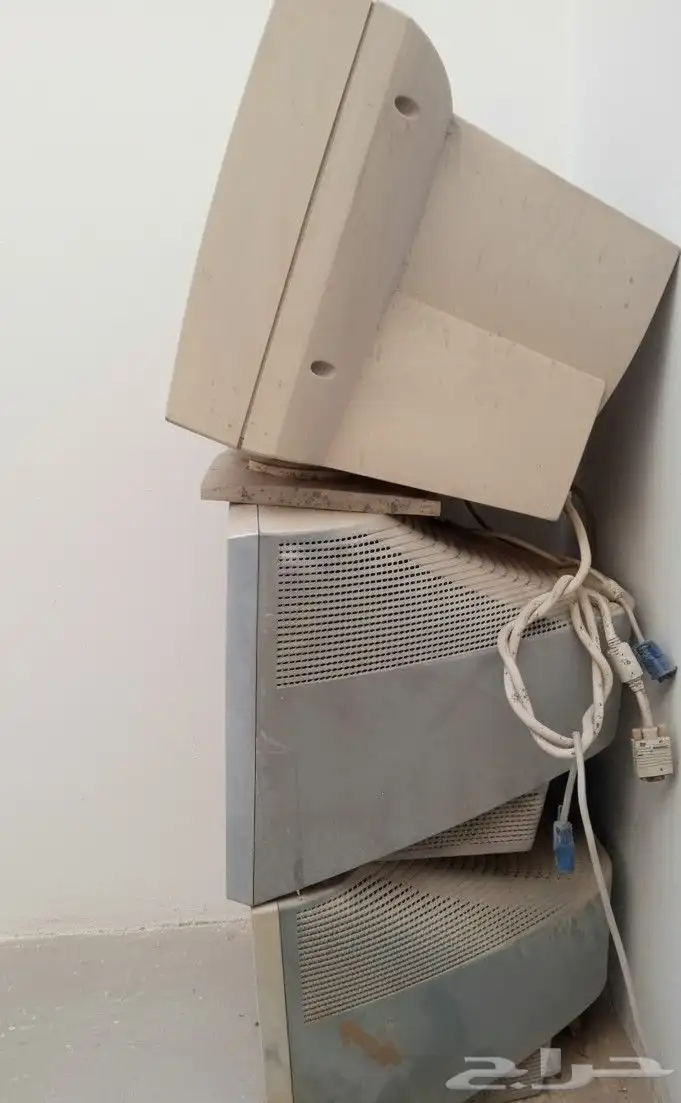 ثلاث شاشات كمبيوتر ب 27 بيع مستعجل 3