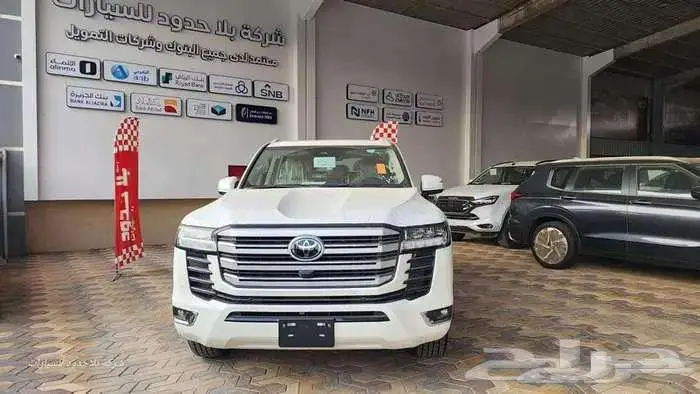 تويوتاجي اكس ار L4 بنزين شاشات خلفيه جلد سعودى2025ابيض واسود 1