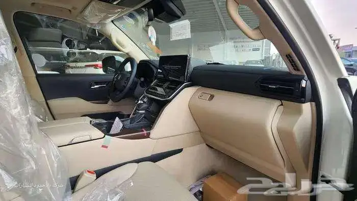 تويوتاجي اكس ار L4 بنزين شاشات خلفيه جلد سعودى2025ابيض واسود 4