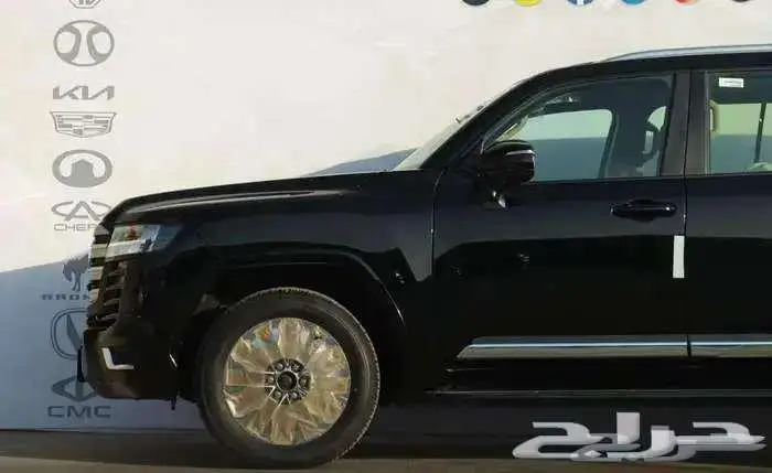 لاندكروزر L3 بنزين موديل 2025 حبه فقط لون اسود 6