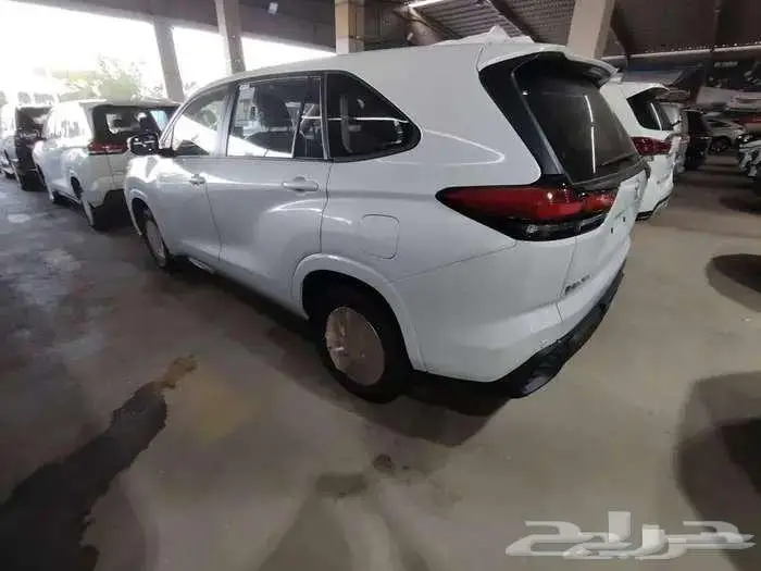 اينوفا GL موديل 2024 بنزين حبه فقط لون ابيض واسود وفضي كحلي 8