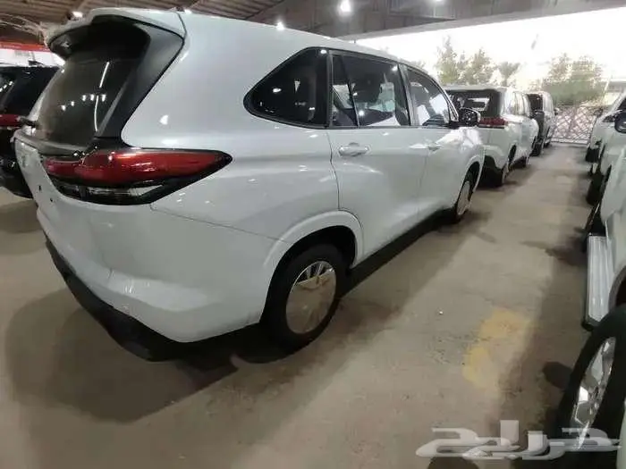 اينوفا GL موديل 2024 بنزين حبه فقط لون ابيض واسود وفضي كحلي 12
