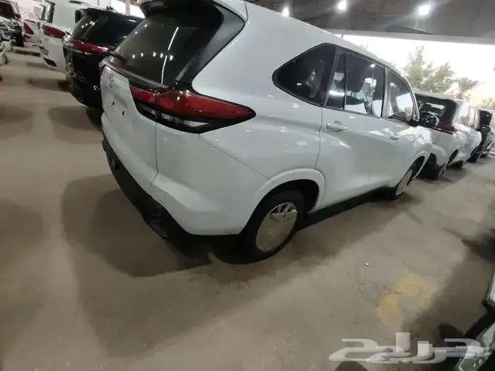 اينوفا GL موديل 2024 بنزين حبه فقط لون ابيض واسود وفضي كحلي 11