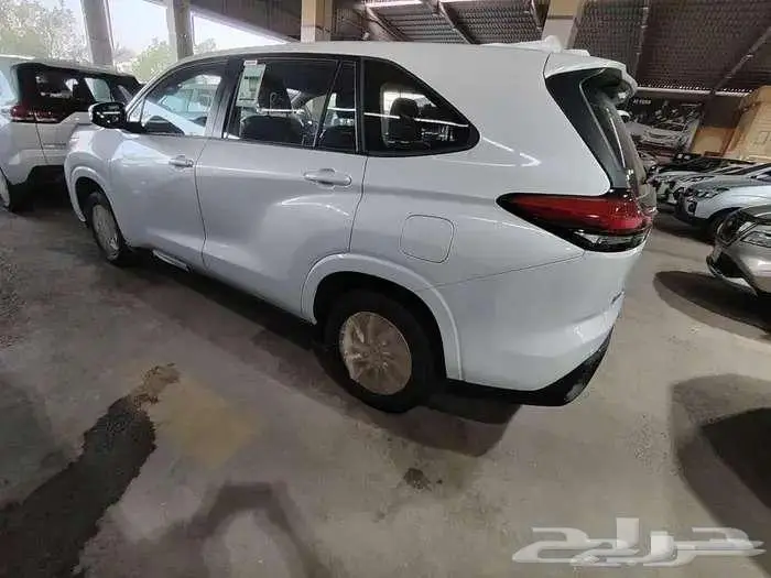 اينوفا GL موديل 2024 بنزين حبه فقط لون ابيض واسود وفضي كحلي 16