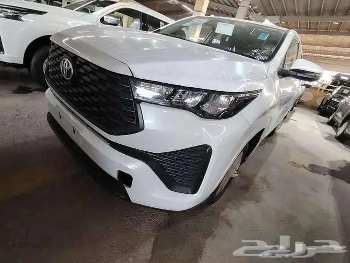 اينوفا GL موديل 2024 بنزين حبه فقط لون ابيض واسود وفضي كحلي 3