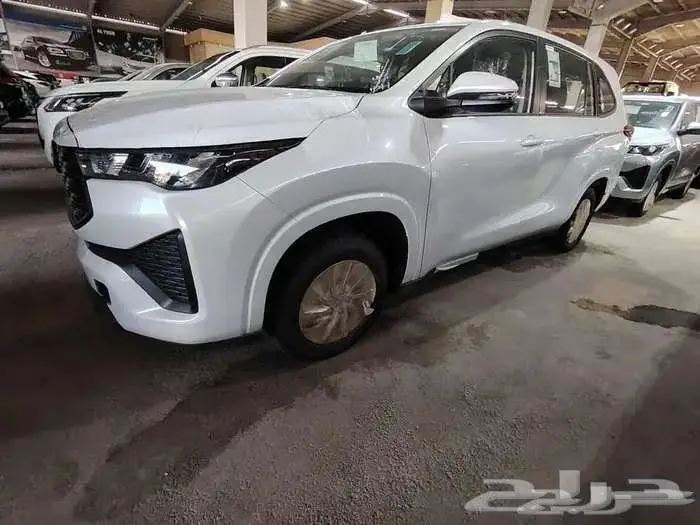 اينوفا GL موديل 2024 بنزين حبه فقط لون ابيض واسود وفضي كحلي 5