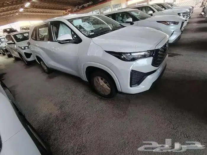 اينوفا GL موديل 2024 بنزين حبه فقط لون ابيض واسود وفضي كحلي 7