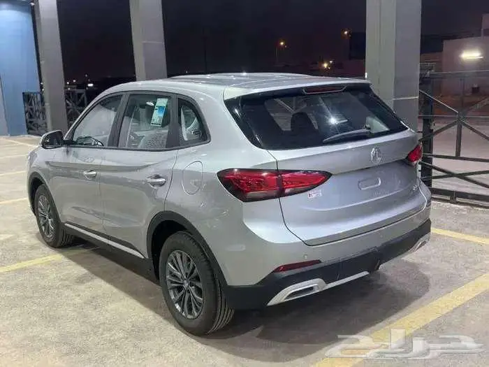 ام جي ZS استندر بنزين فضي 2025 9