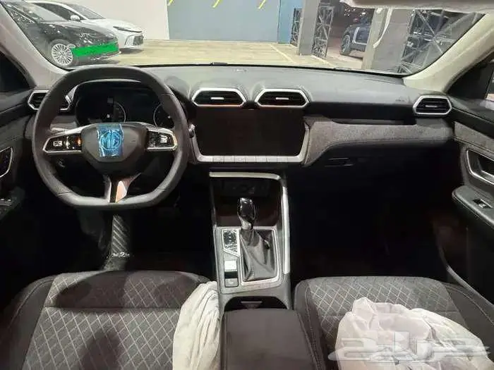 ام جي ZS استندر بنزين فضي 2025 7