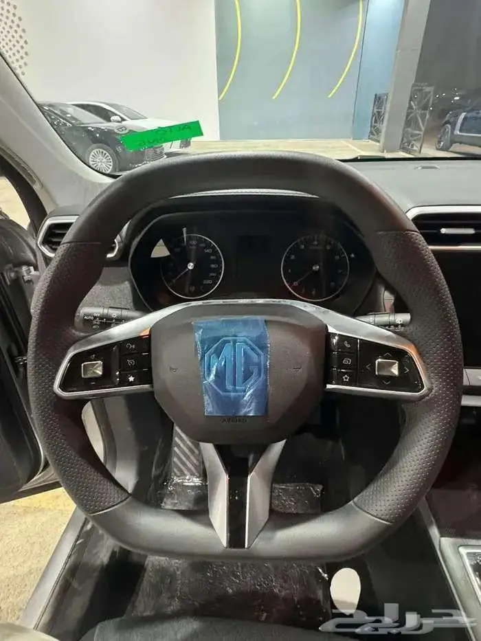ام جي ZS استندر بنزين فضي 2025 4
