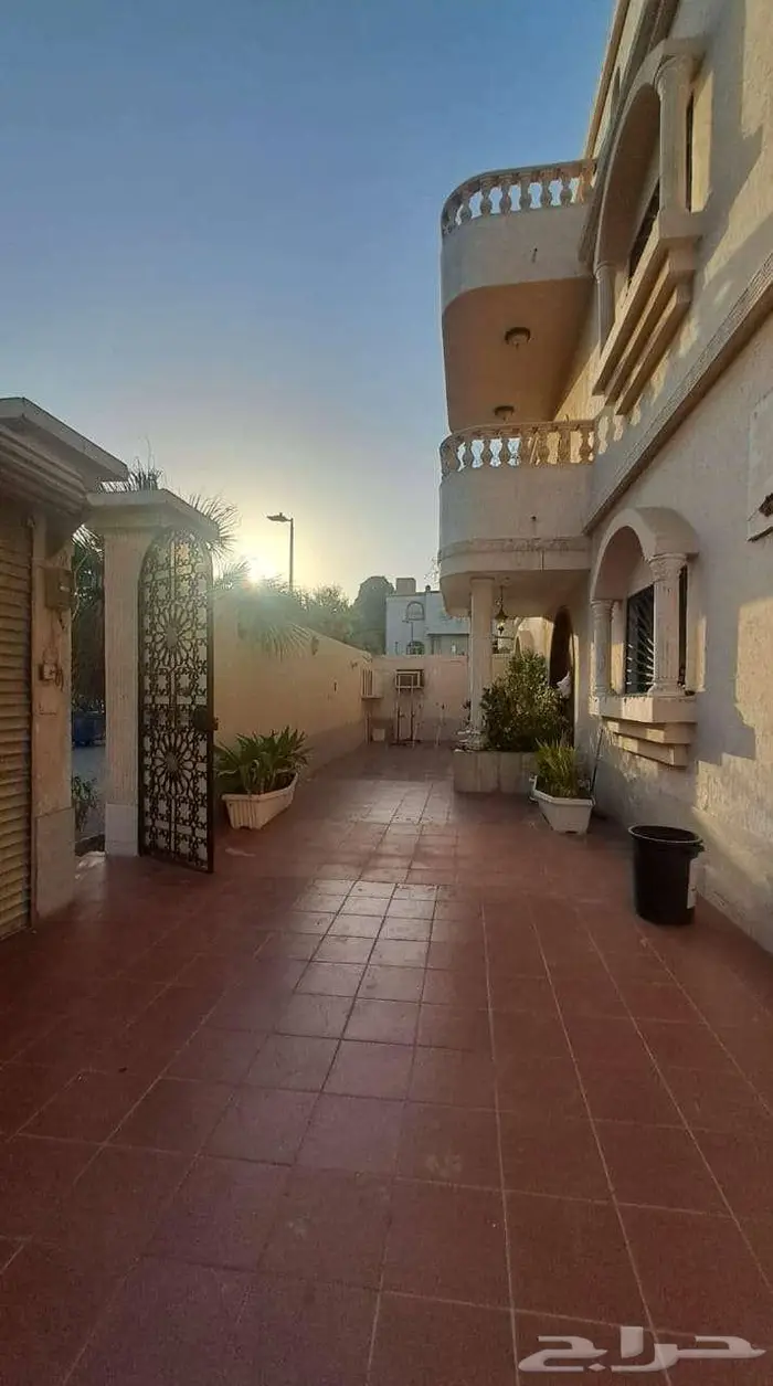 فيلا للبيع نظام شقق في حي المرجان GD952 35