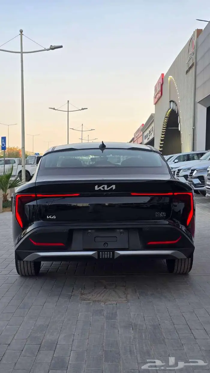 كيا K4 GLS اسود 4