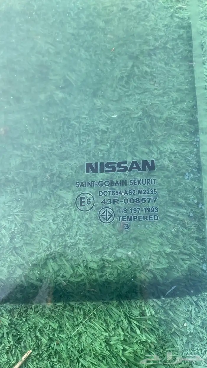 زجاج نيسان نافارا 2015الباب الخلفي يسار وكالة 0