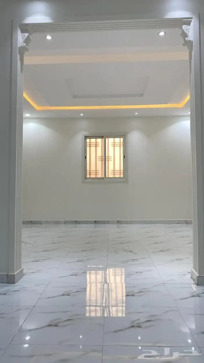 شقة للايجار بالمهديه الطابق الاول 3 غرف وصاله السعر 35 الف 1