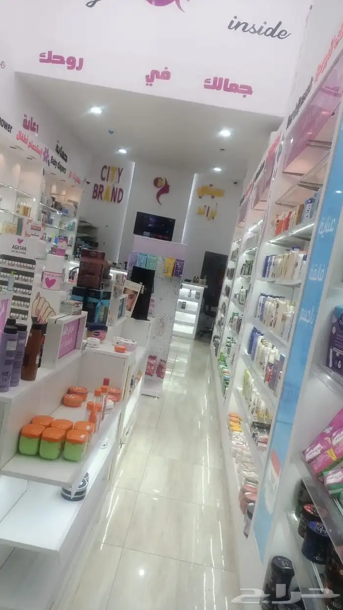 محل مستلزمات تجميل لتقبيل بالبضاعة موقع بشارع الثمانين 3