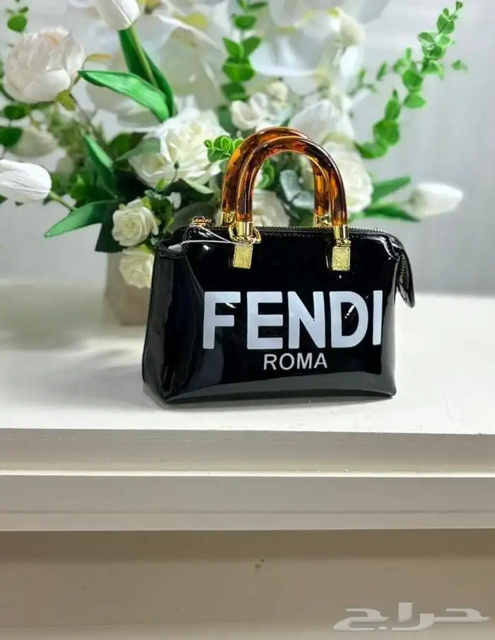 شنط فندي مع ملحقاتها 3