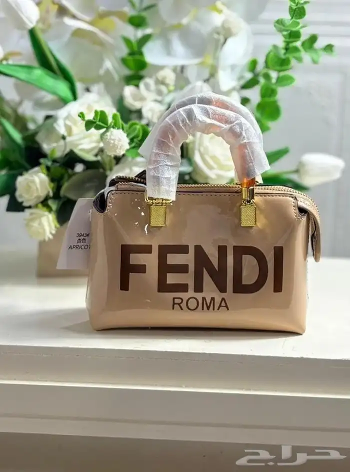 شنط فندي مع ملحقاتها 4