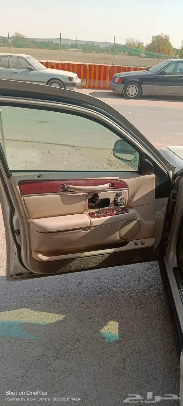 لينكولن تاون كار 2004 2