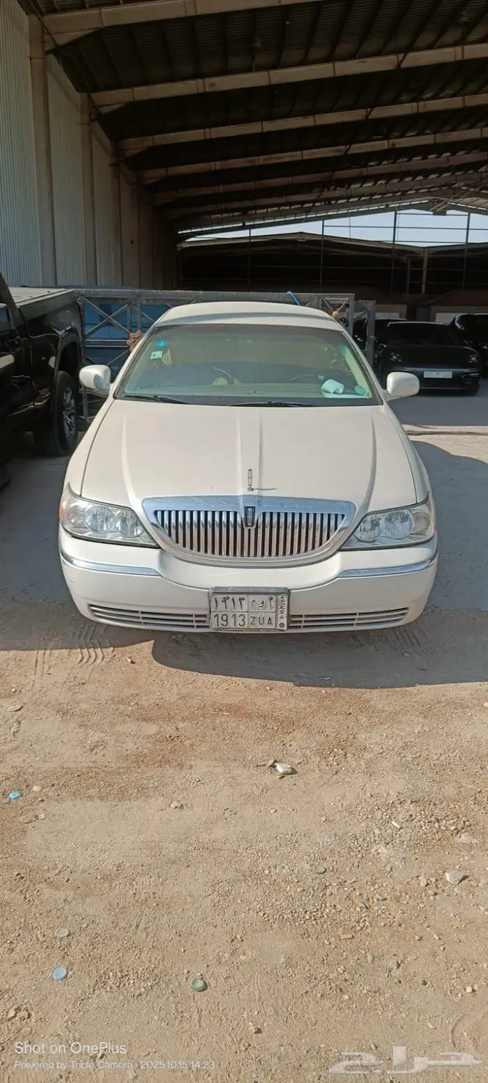 لينكولن تاون كار 2004 5