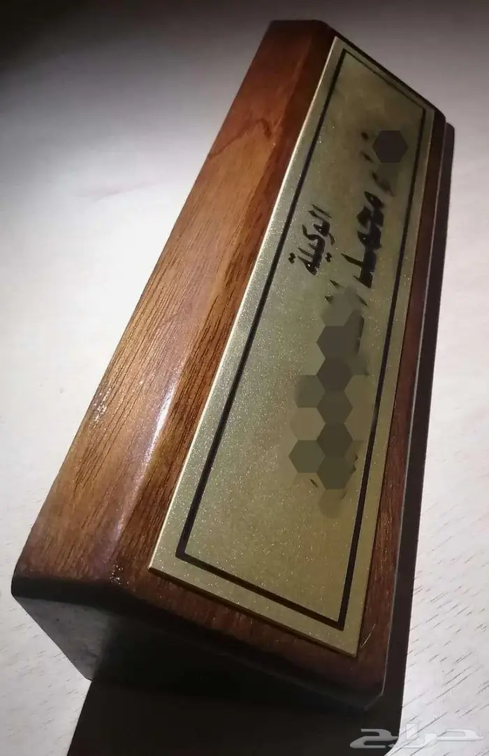 تصميم وتفصيل ميداليات بروشات استاندات تعليقات وهدايا فخمة 1