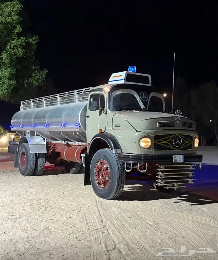 وايت عايدي بوز اساس جفالي مديل 1983 11