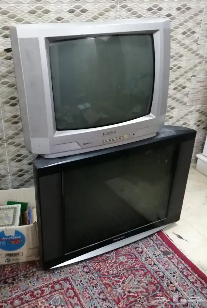 تلفزيون قديم وفرن كهربائي 1