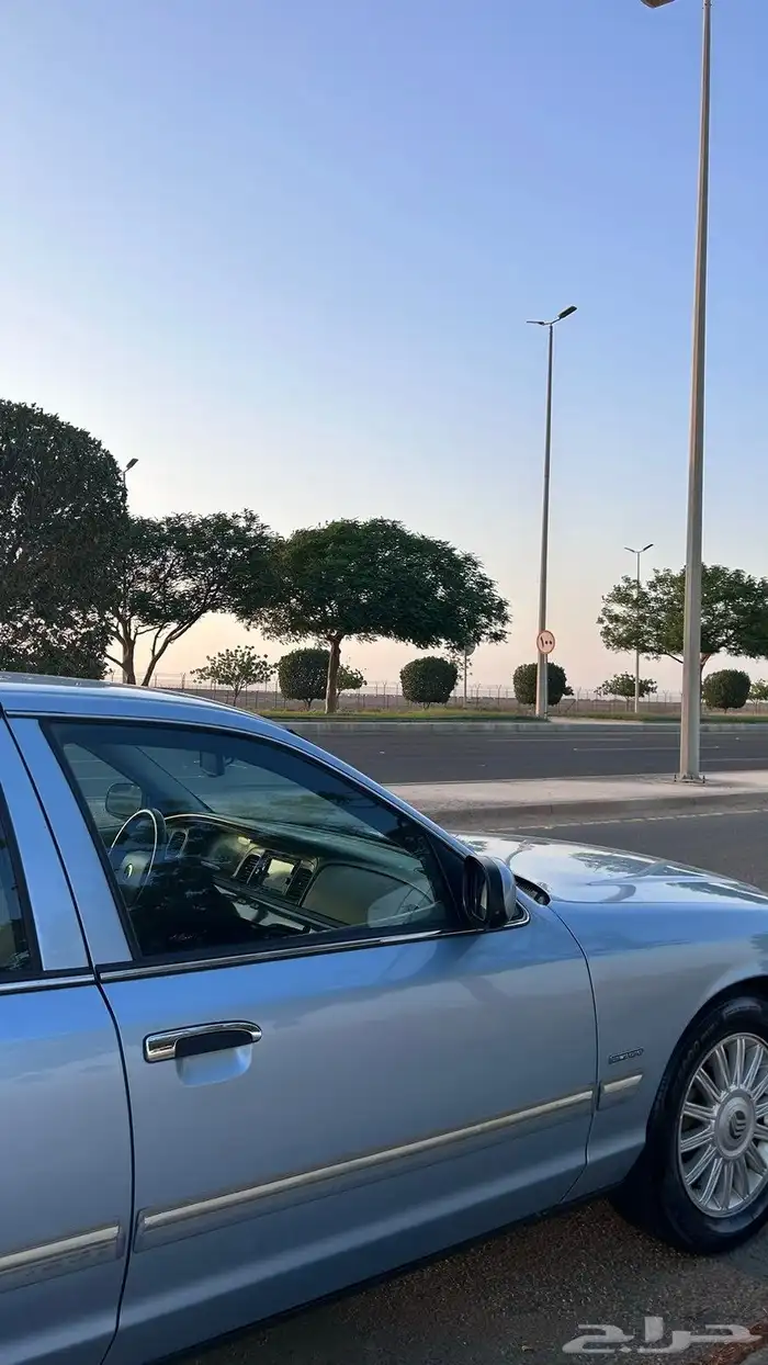 فورد جراند ماركيز 2010 13