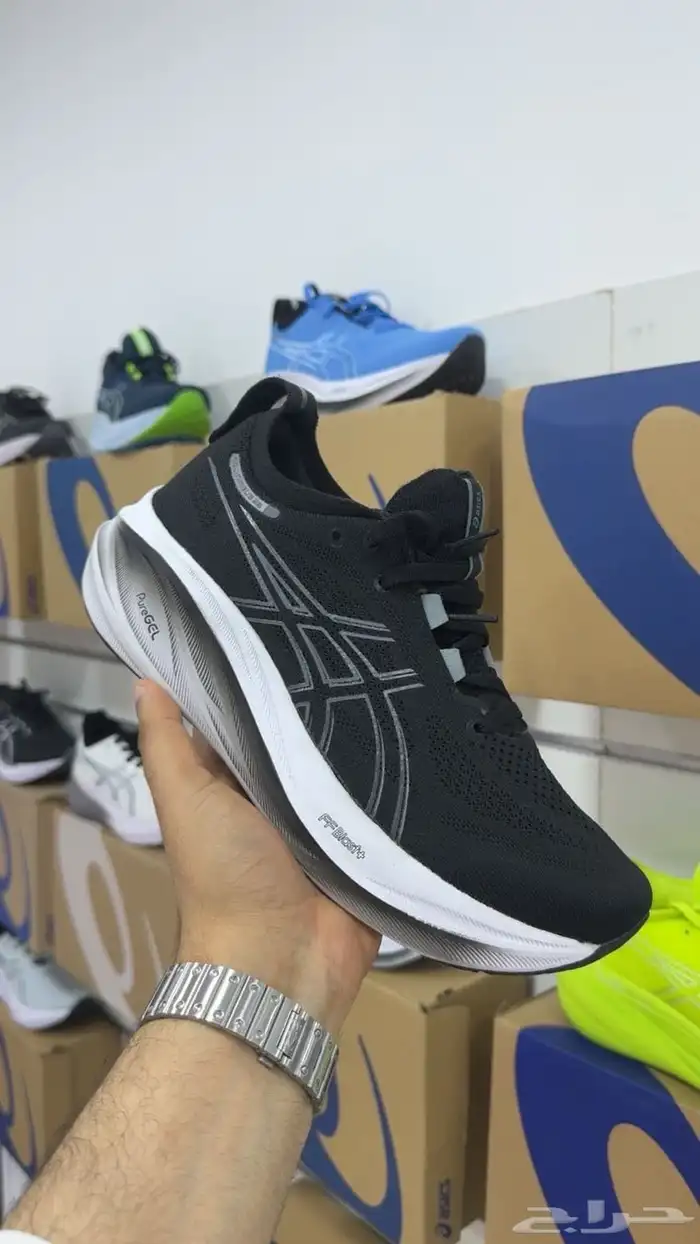 شوزات وشنط ماستر كوالتي متوفر لدينا كوتش وديور نيوبلانس 15