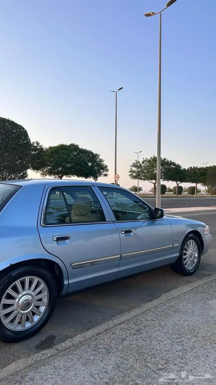 فورد جراند ماركيز 2010 14