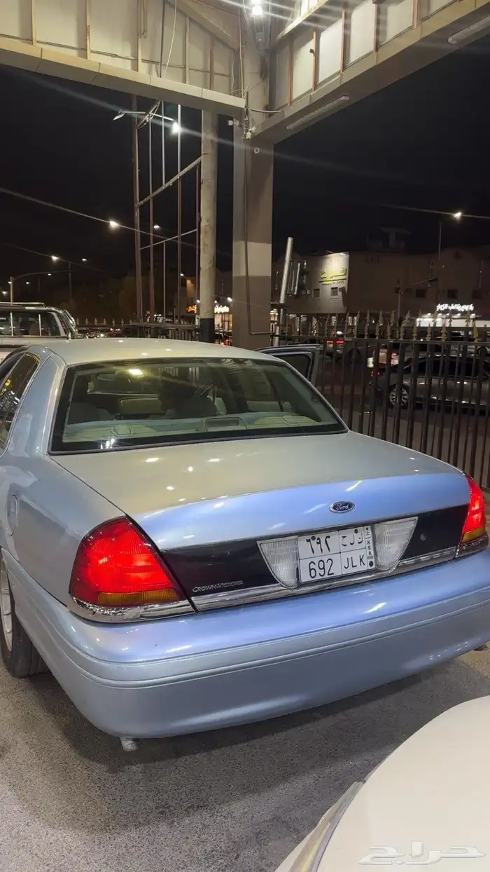 فورد فكتوريا مديل 2002 ممشى 300 مبيعات حكوميه للبيع 3