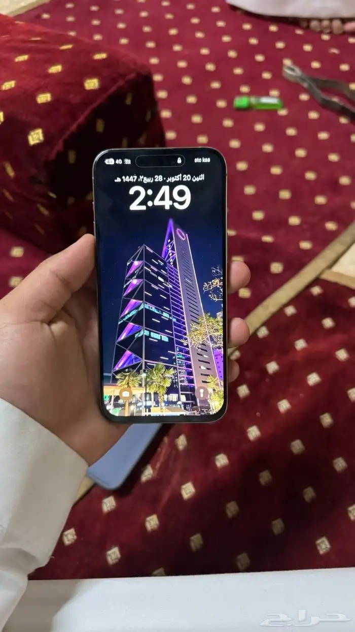 ايفون 15 بروماكس مغير شاشه قدام بس نسبت البطاريه 1