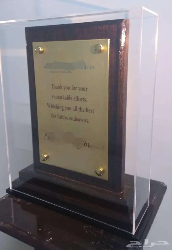 تصميم وتفصيل ميداليات بروشات استاندات تعليقات وهدايا فخمة 2