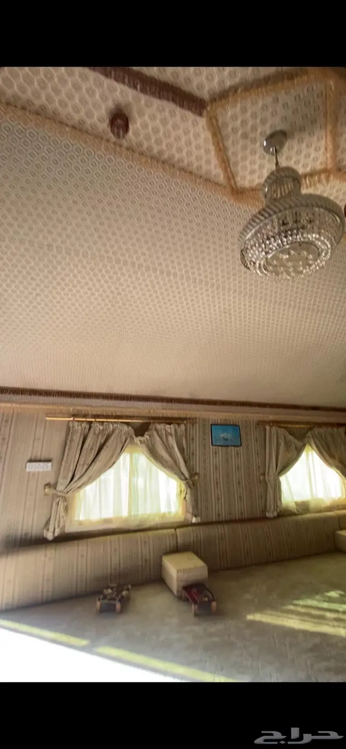 بيت شعر ملكي 0