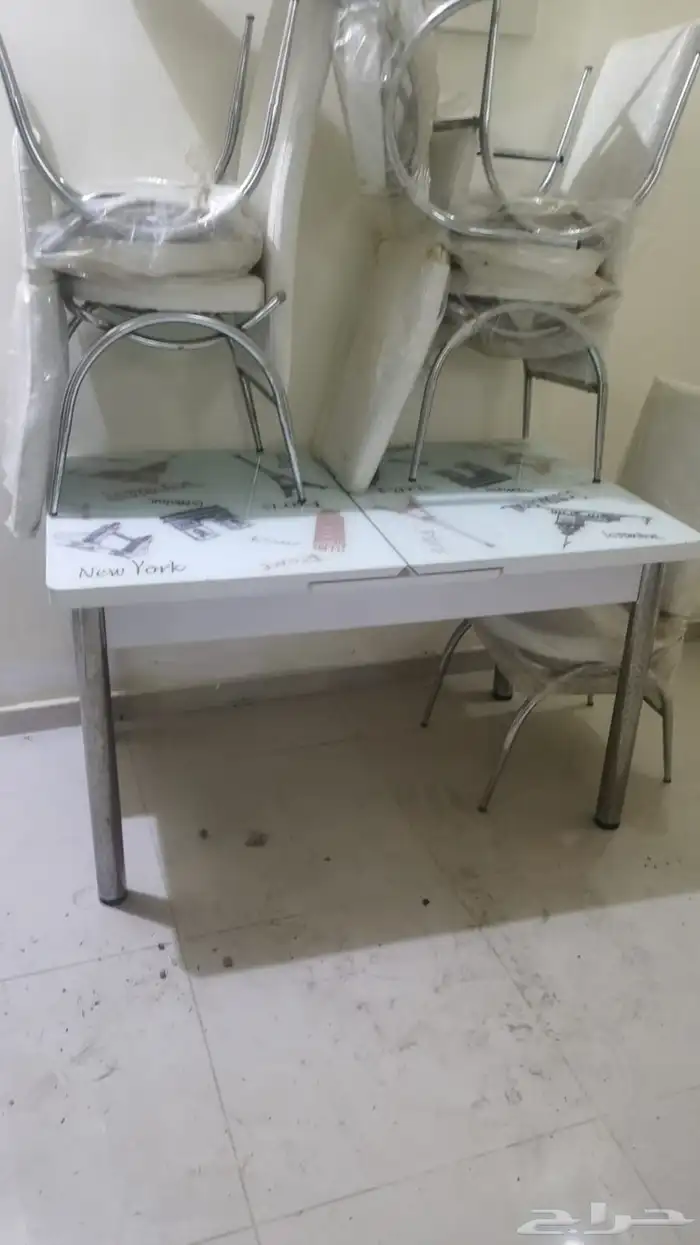 طاولة وكراسي جديدة للبيع جدة الصالحية 0