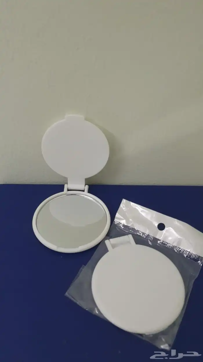 مرايات صغيرة جديدة تنفع للتوزيعات( خشبية- بلاستيك) 0