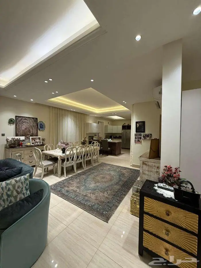 شقة للبيع في حي حطين بموقع مميز 0