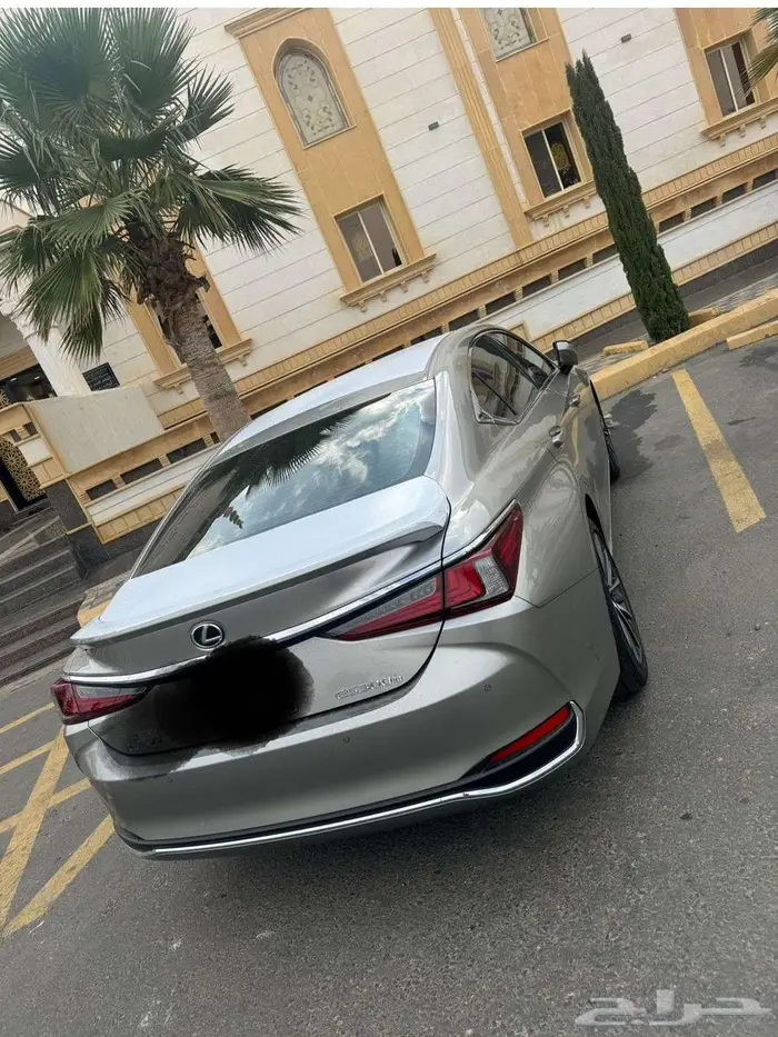 لكزس LS300 موديل 2023 1