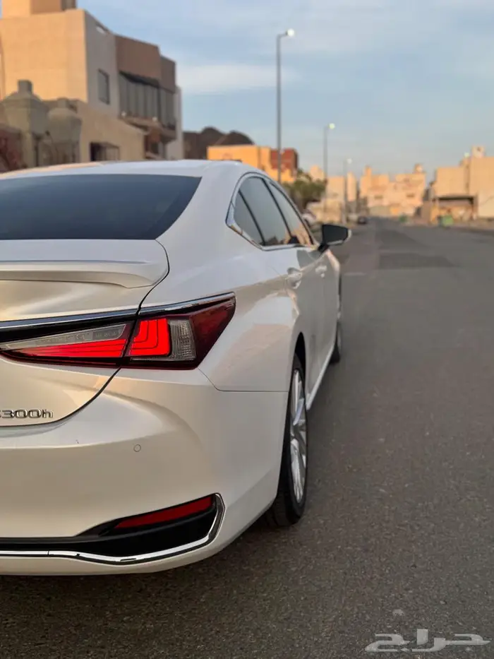 لكزس 2022 5