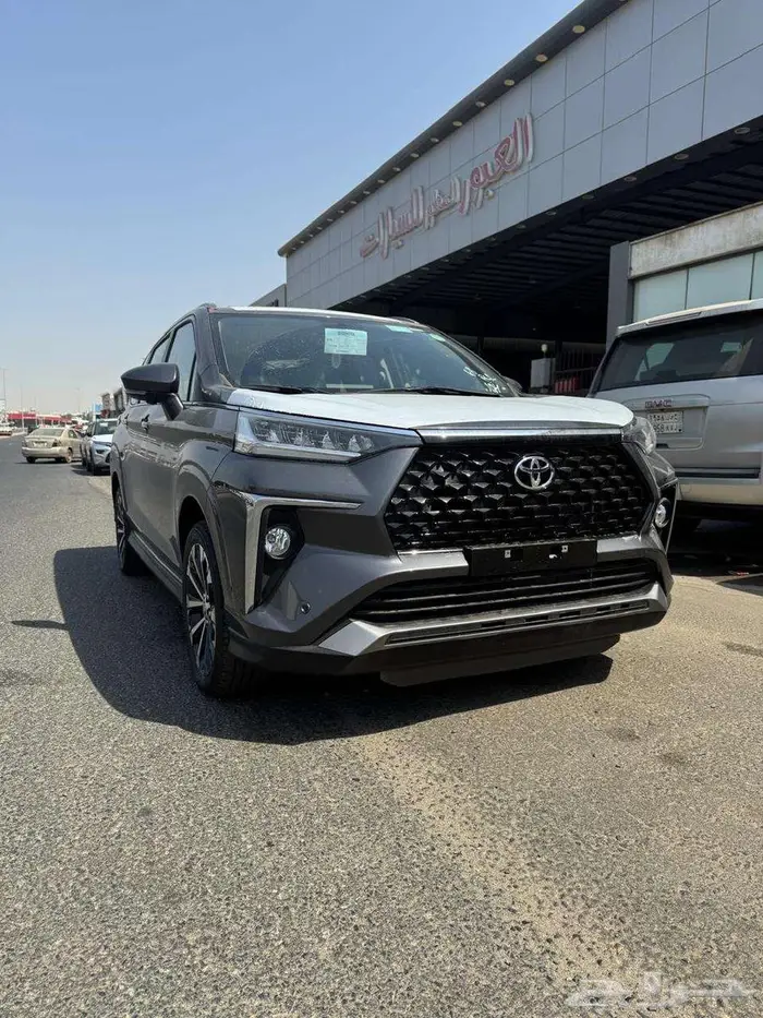 تويوتا فيلوز فل كامل 1500 cc رمادى موديل 2025 1