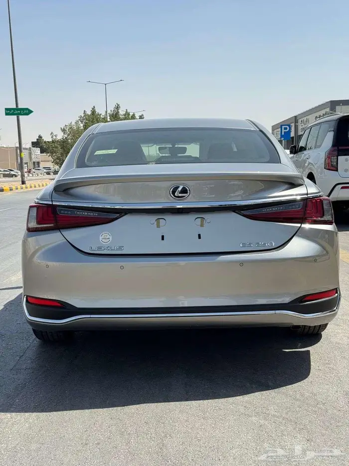 لكزس ES250 ستاندر بريمى 2025 لمبيعات الكاش والبنوك 3