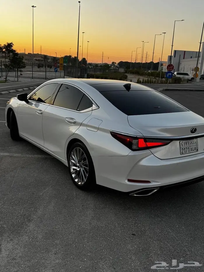 لكزس اي اس 350 موديل 2023 DD 3